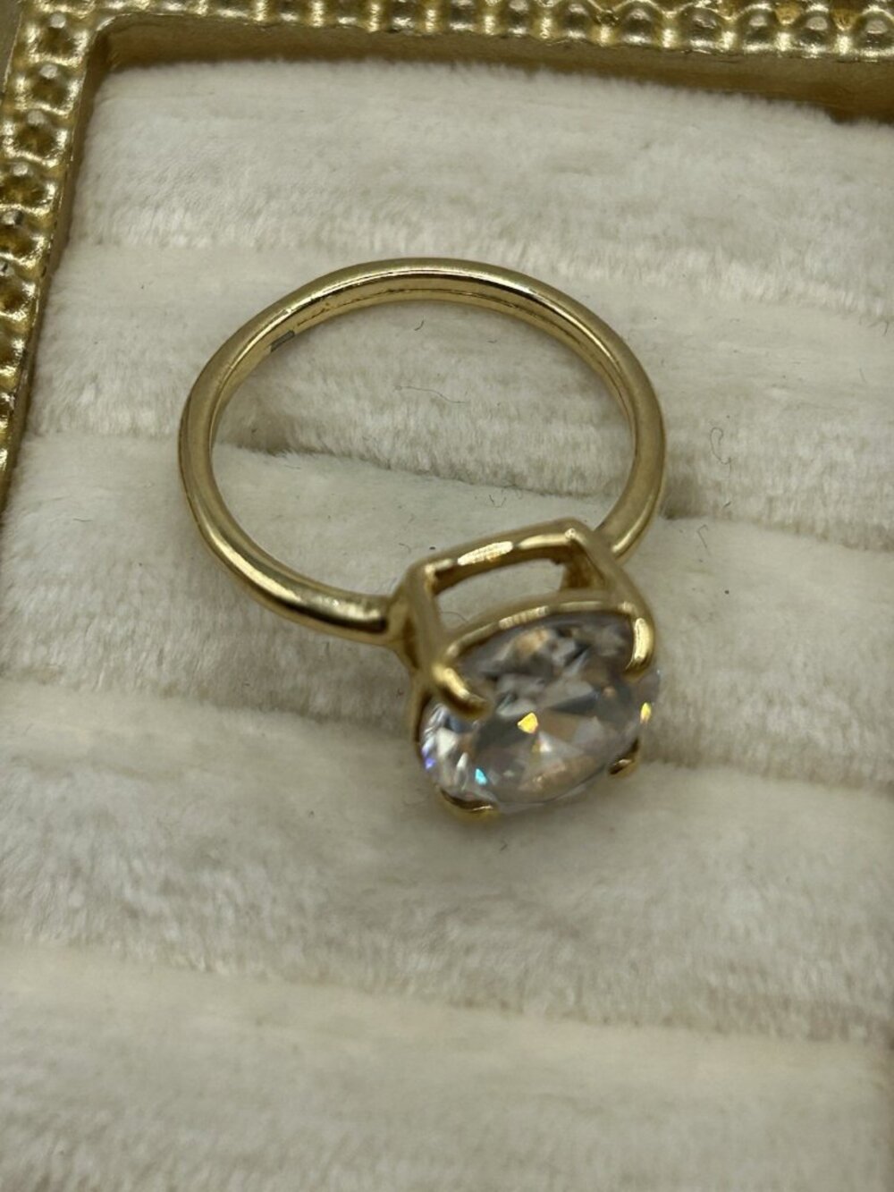 Vintage Gold Tone Large Clear Glass Solitaire Ring Size 7.5 Costume Jewelry Gift - Picture 6 of 13